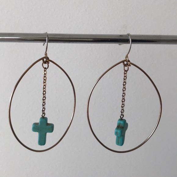Rose gold cross hoop earring - Picture 2 of 5